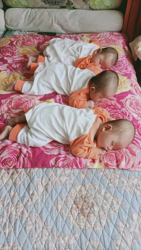 从小就是“干饭人”！青岛城阳早产三胞胎一月奶粉吃五千
